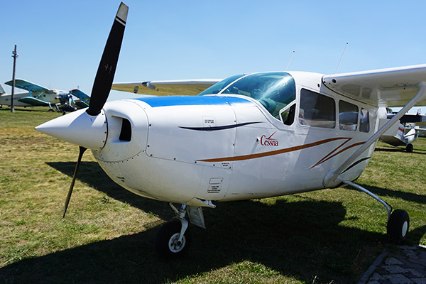 Літак Cessna 337