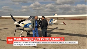 Льотчики Харківського аероклубу Сергій Філатов і Сергій Комін продемонстрували на аеродромі «Ніжин» літак ХАЗ-30