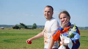 Вона сказала «Так!». Харків'яни Костянтин і Анастасія заручилися на аеродромі «Коротич»