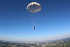 В День ВДВ на аэродроме «Коротич» - скидка желающим прыгнуть с десантным парашютом