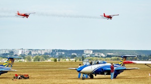 Відеопідбірка виступів гостей KharkivAviaFest на літаках Tarragon, Aeroprakt, Як-52