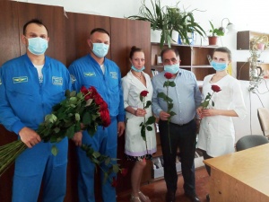 Летчики Харьковского аэроклуба приняли участие во флешмобе ко Дню медицинского работника